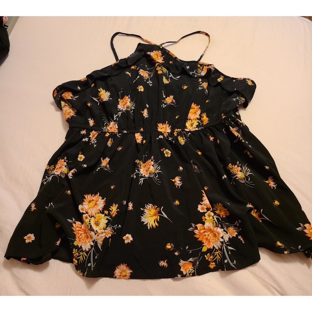 Torrid Top 2x - Picture 2 of 5